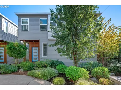 2813 SE Hawthorne Blvd #5, Portland, OR 97214