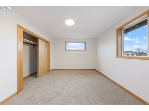 Bedroom - 5275 Forest Ln, Eugene, OR 97402 photo 7 of 12