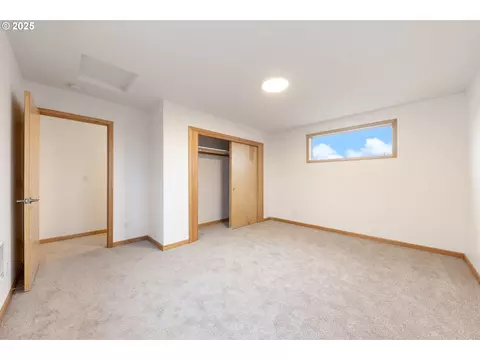 Bedroom - 5275 Forest Ln, Eugene, OR 97402 photo 10 of 12