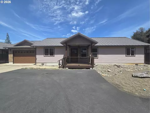 5137 Grange Rd, Roseburg, OR 97471