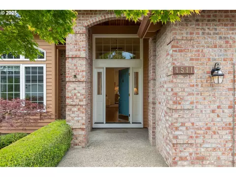 4541 NW Tamoshanter Way, Portland, OR 97229