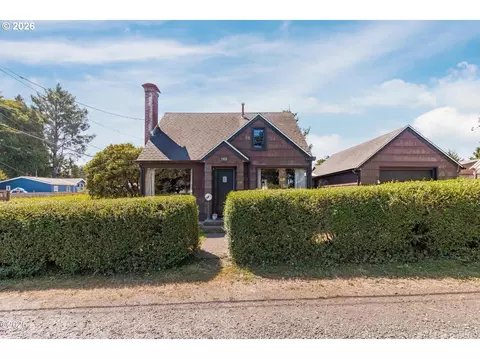 1822 SE 2nd St, Lincoln City, OR 97367