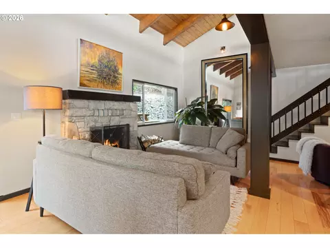 Living - 7700 Cason Ln, Gladstone, OR 97027 photo 3 of 5