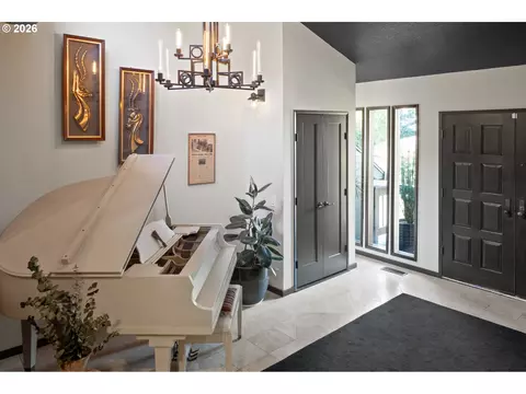 Entry Way - 7700 Cason Ln, Gladstone, OR 97027 photo 1 of 3