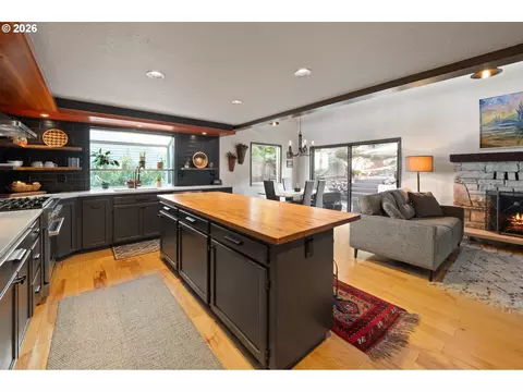 Kitchen - 7700 Cason Ln, Gladstone, OR 97027 photo 1 of 6