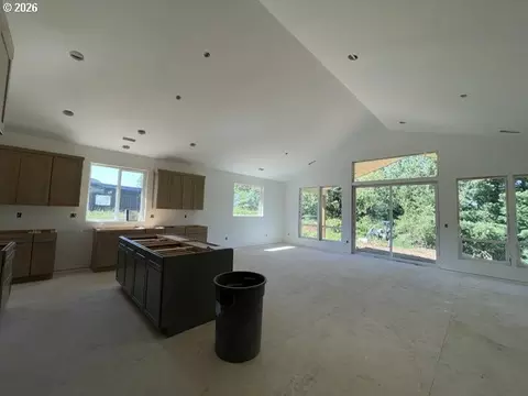 Living - 19045 Ochoco Ct #68, Sandy, OR 97055 photo 2 of 3