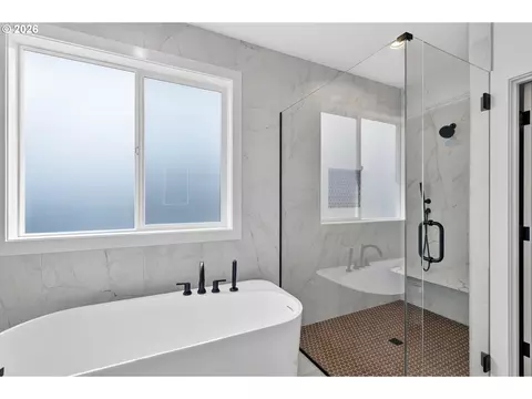 Bath - 19045 Ochoco Ct #68, Sandy, OR 97055 photo 7 of 9