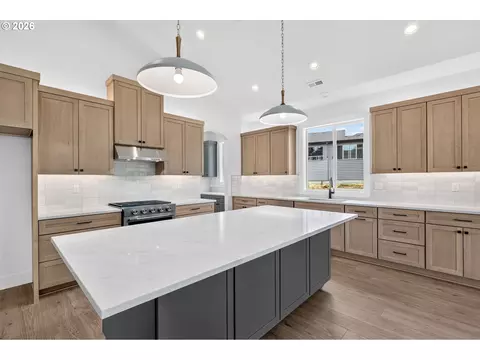 Kitchen - 19045 Ochoco Ct #68, Sandy, OR 97055 photo 3 of 3