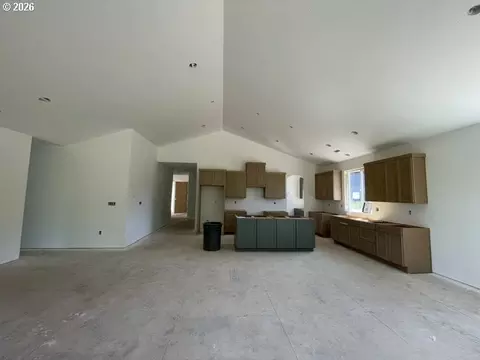 Living - 19045 Ochoco Ct #68, Sandy, OR 97055 photo 1 of 3
