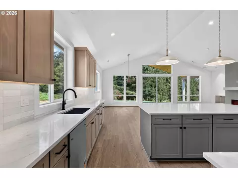 Kitchen - 19045 Ochoco Ct #68, Sandy, OR 97055 photo 2 of 3
