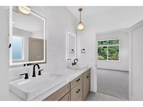 Bath - 19045 Ochoco Ct #68, Sandy, OR 97055 photo 6 of 9