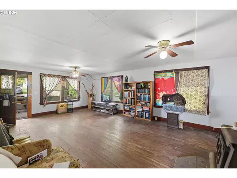 Living - 480 Poplar St, Powers, OR 97466 photo 3 of 4