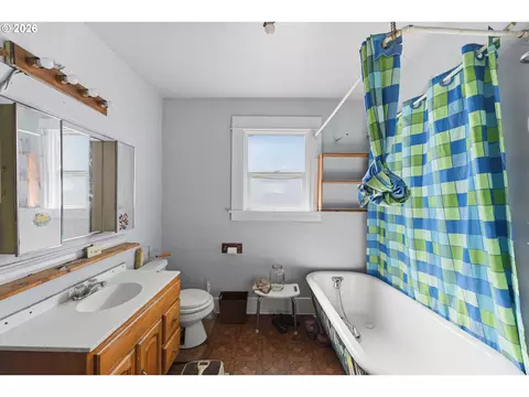 Bath - 480 Poplar St, Powers, OR 97466 photo 1 of 1