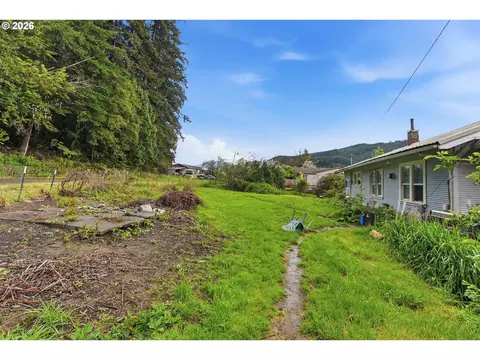 Exterior - 480 Poplar St, Powers, OR 97466 photo 1 of 9