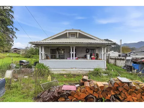 Exterior - 480 Poplar St, Powers, OR 97466 photo 6 of 9