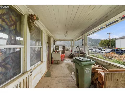 Exterior - 480 Poplar St, Powers, OR 97466 photo 8 of 9