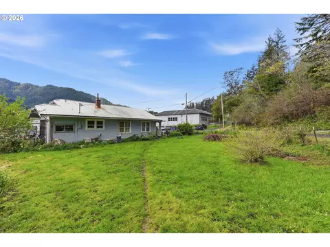 Exterior - 480 Poplar St, Powers, OR 97466 photo 3 of 9