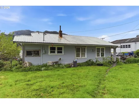 Exterior - 480 Poplar St, Powers, OR 97466 photo 4 of 9