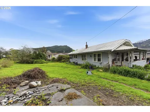 Exterior - 480 Poplar St, Powers, OR 97466 photo 2 of 9
