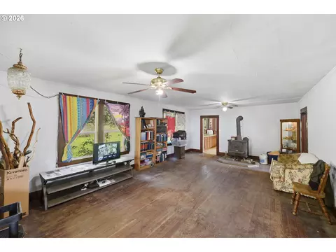 Living - 480 Poplar St, Powers, OR 97466 photo 2 of 4