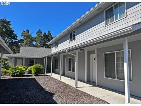 1150 Hemlock St #C-11, Florence, OR 97439