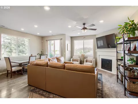 Living - 38475 Maple St, Sandy, OR 97055 photo 1 of 2
