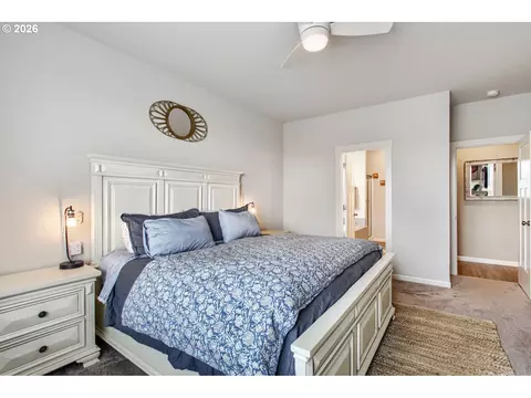 Bedroom - 38475 Maple St, Sandy, OR 97055 photo 2 of 4
