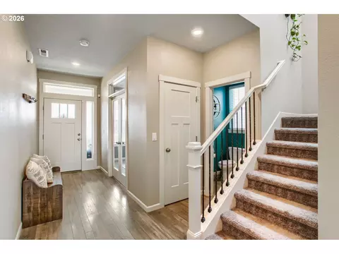 Entry Way - 38475 Maple St, Sandy, OR 97055 photo 1 of 1