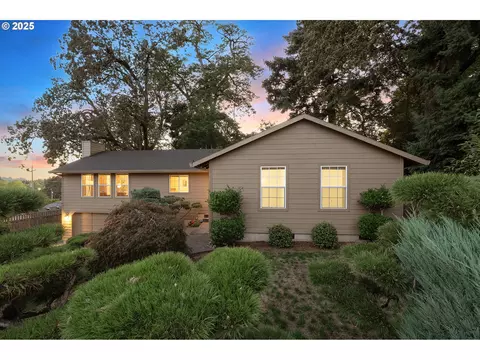7609 SW Pine St, Portland, OR 97223