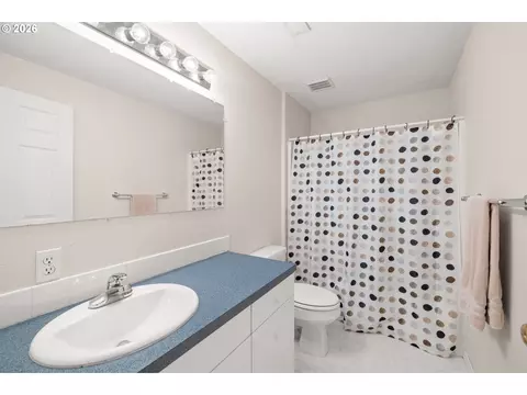 Bath - 4233 SW 28th Ct, Gresham, OR 97080 photo 5 of 5