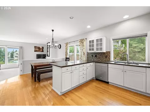 Kitchen - 4233 SW 28th Ct, Gresham, OR 97080 photo 2 of 6