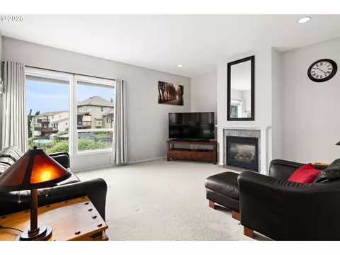 Living - 4233 SW 28th Ct, Gresham, OR 97080 photo 3 of 6