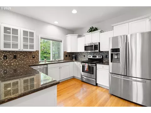 Kitchen - 4233 SW 28th Ct, Gresham, OR 97080 photo 1 of 6