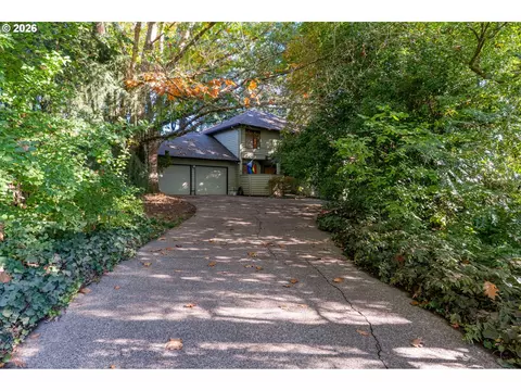 1355 SW Russ Ln, Mcminnville, OR 97128