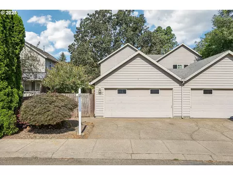19326 Silverfox Pkwy, Oregon City, OR 97045