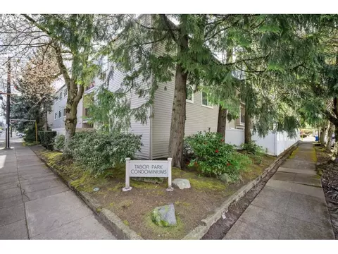 6600 SE Division St #304, Portland, OR 97206