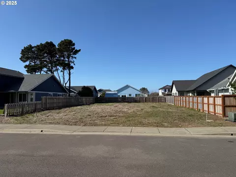 2653 Franklin Ave SW, Bandon, OR 97411