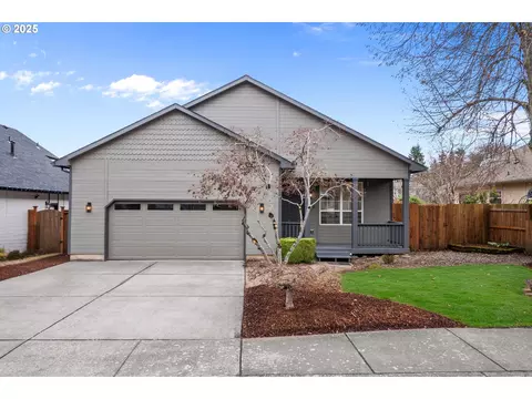 240 Norway St, Silverton, OR 97381