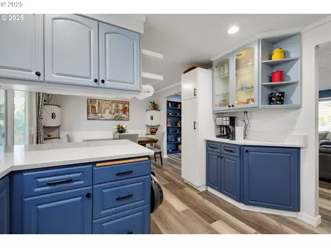 Kitchen - 1460 Cornell Ave, Gladstone, OR 97027 photo 4 of 4