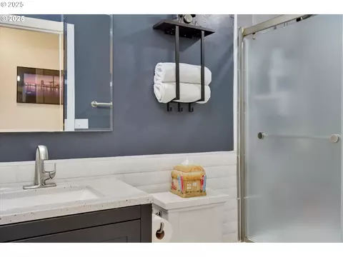 Bath - 1460 Cornell Ave, Gladstone, OR 97027 photo 1 of 3