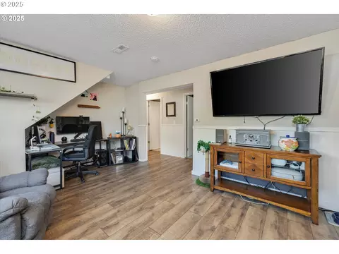 Living - 1460 Cornell Ave, Gladstone, OR 97027 photo 6 of 6