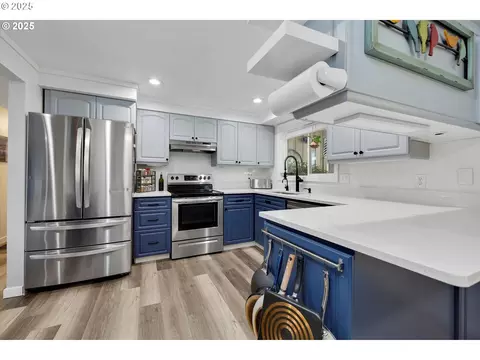 Kitchen - 1460 Cornell Ave, Gladstone, OR 97027 photo 1 of 4