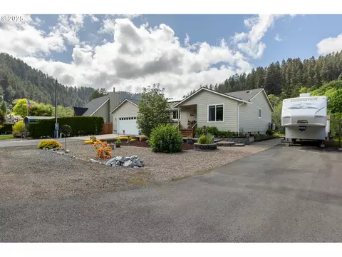 440 Evans Dr, Tidewater, OR 97390