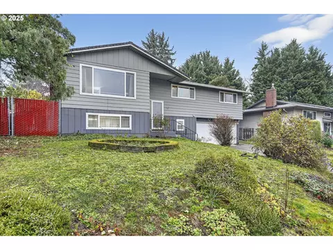 6635 SE Doncaster Dr, Gladstone, OR 97027