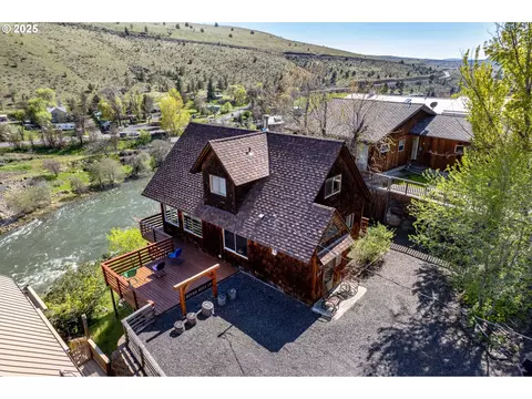 513 Elrod Ave, Maupin, OR 97037