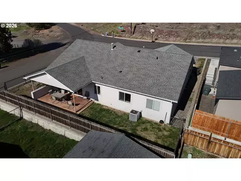 View/Area - 3510 NE King Pl, Pendleton, OR 97801 photo 3 of 4