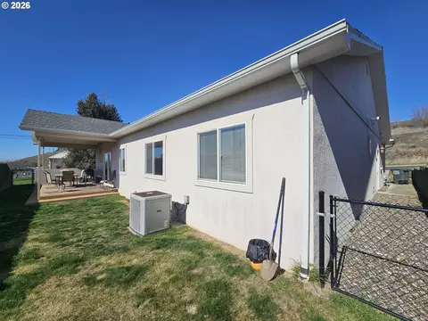 Exterior - 3510 NE King Pl, Pendleton, OR 97801 photo 9 of 9