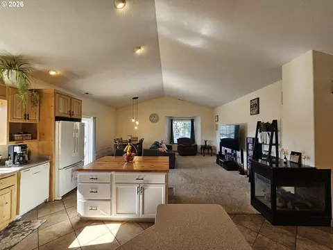 Kitchen - 3510 NE King Pl, Pendleton, OR 97801 photo 7 of 7
