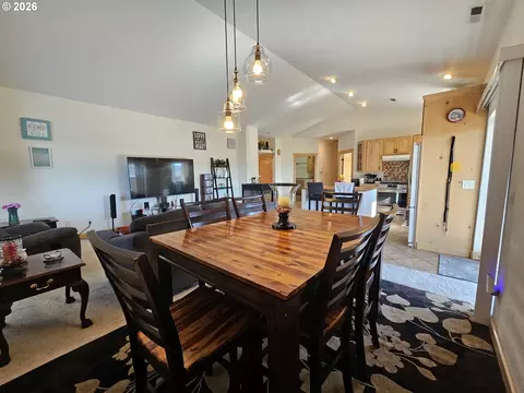 Dining - 3510 NE King Pl, Pendleton, OR 97801 photo 1 of 1