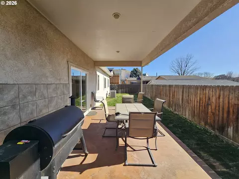 Exterior - 3510 NE King Pl, Pendleton, OR 97801 photo 6 of 9